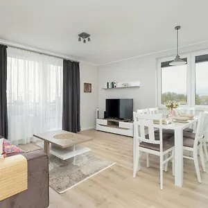With 2 Bedrooms And Free Garage By Renters Apartament Poznań