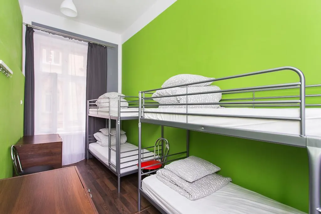 One World Hostel Cracovia 0*,  Polonia
